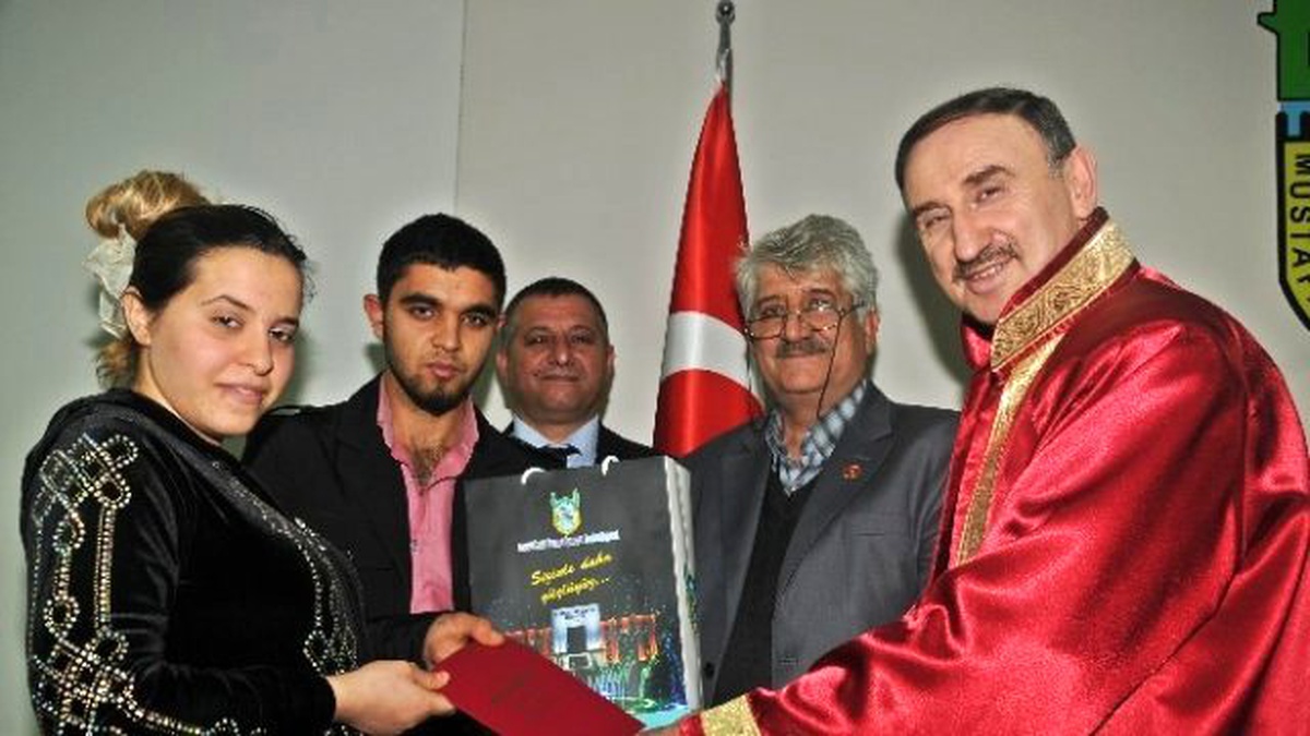 Roman Çiftler Nikah Masasına Oturdu