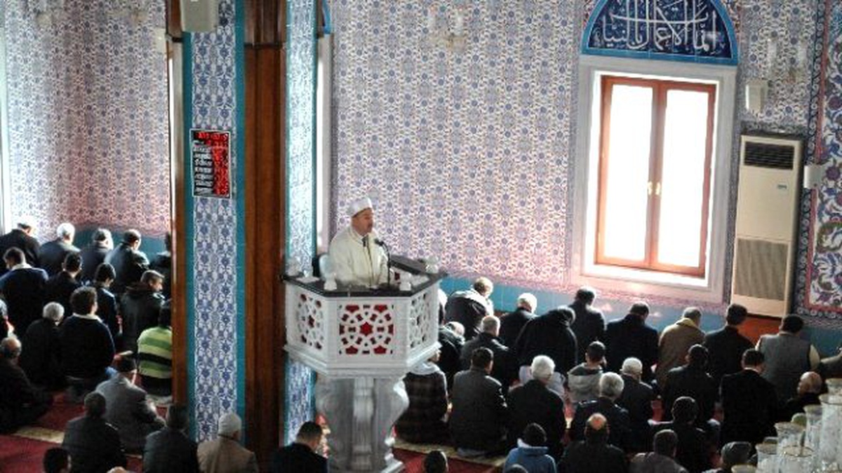 Seminere Katılan Vaizler Camilerde Vaaz Verdi