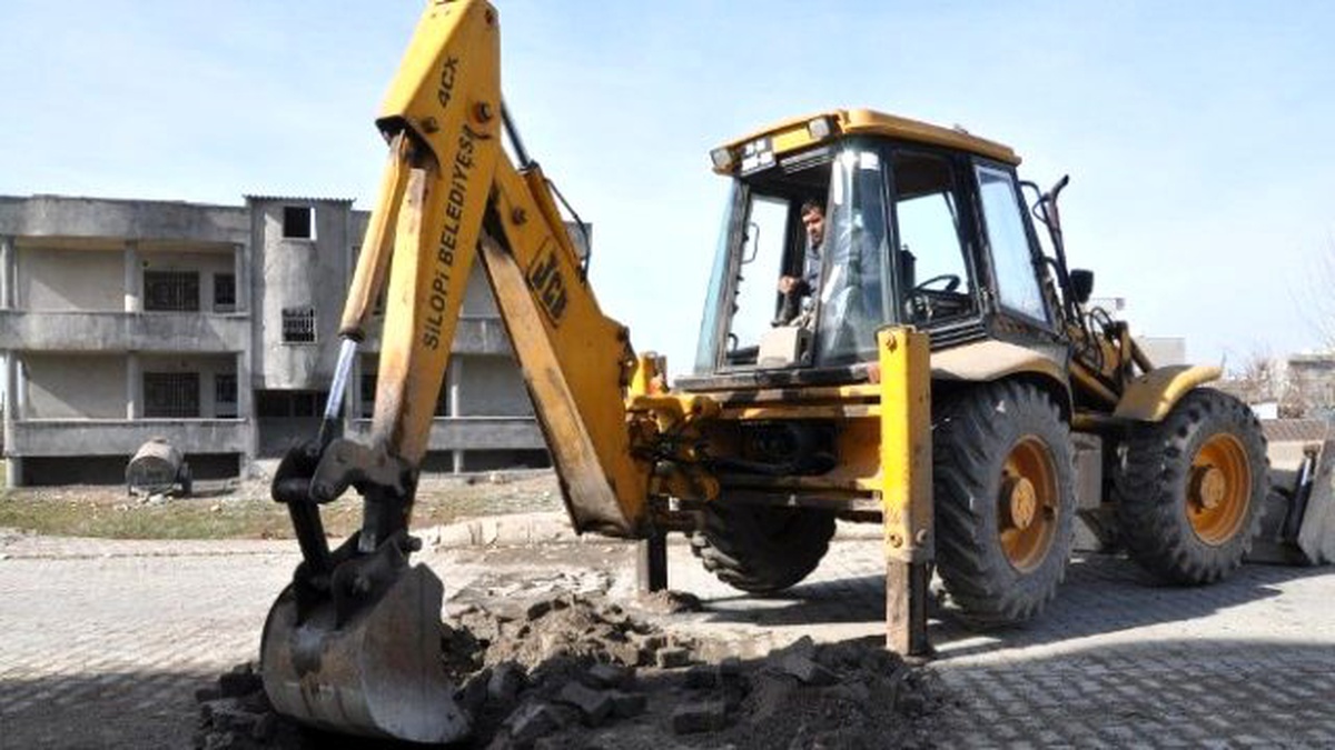 Silopi\'de Hendekler Yeniden Kapatılıyor