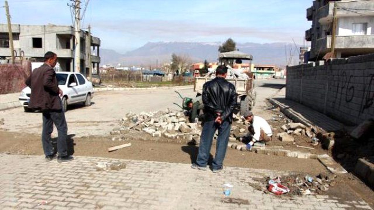 Silopi\'de Kazılan Hendekler Kapatılıyor