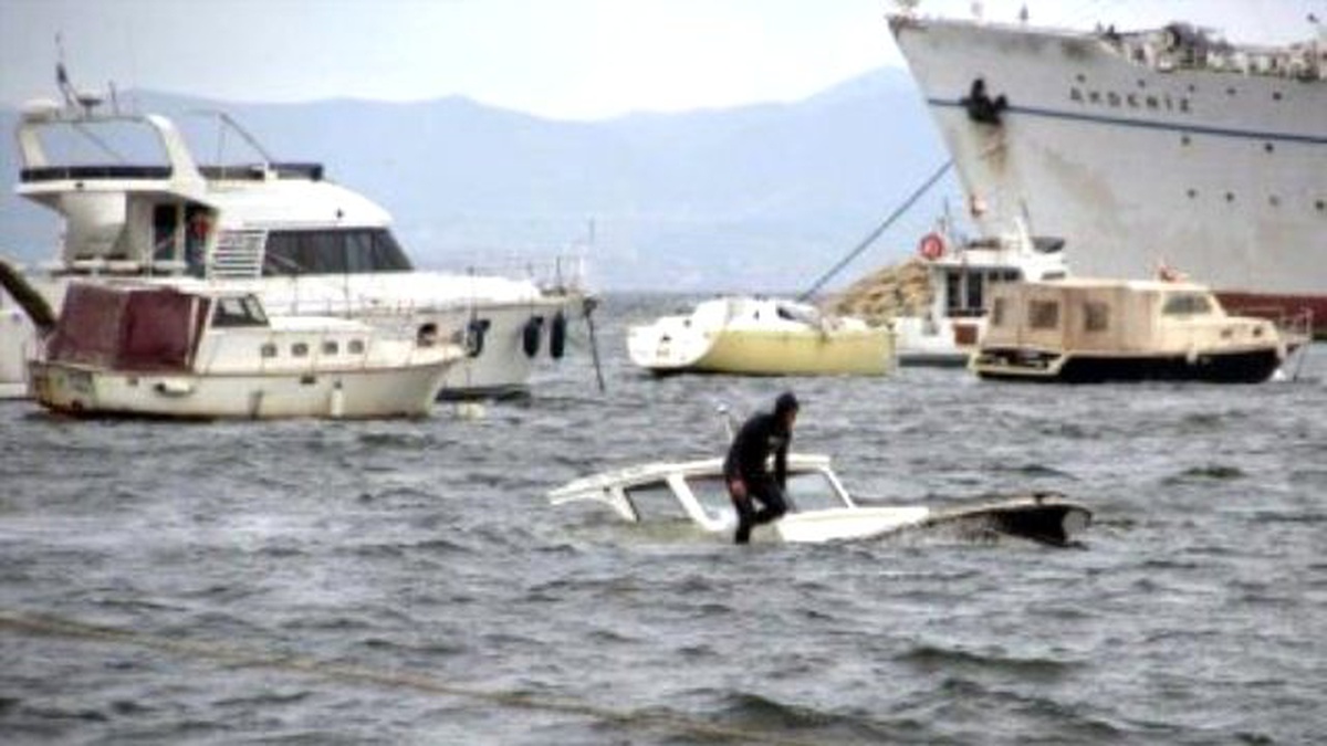 Tekirdağ\'da Fırtına Tekneleri Batırdı