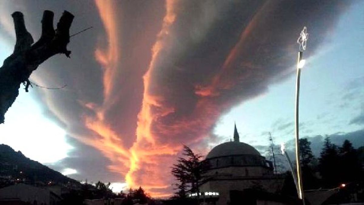 Tokat\'ta Gökyüzünde İlginç Bulut Görüntüsü