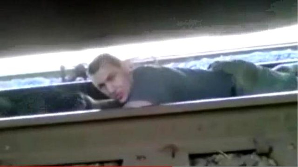 Üstünden Tren Geçen Gencin Ölüm Oyunu