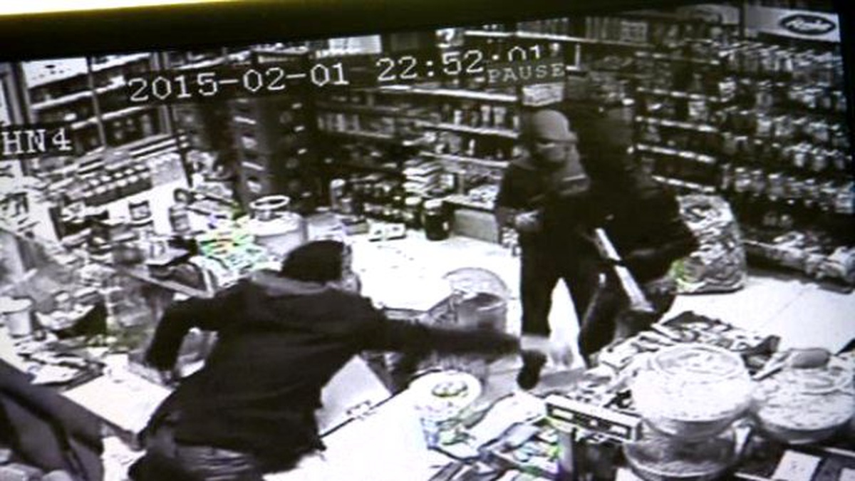 18 Yaşındaki Genç, Silahlı Gaspçıları Püskürttü
