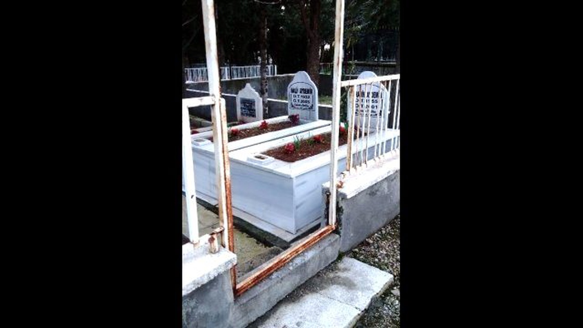Aile Mezarlıklarının Kapıları Çalındı