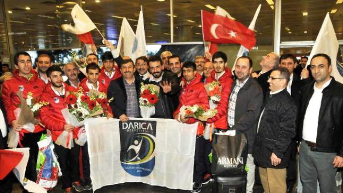 Avrupa Şampiyonu Krosçular Çoşkuyla Karşılandı