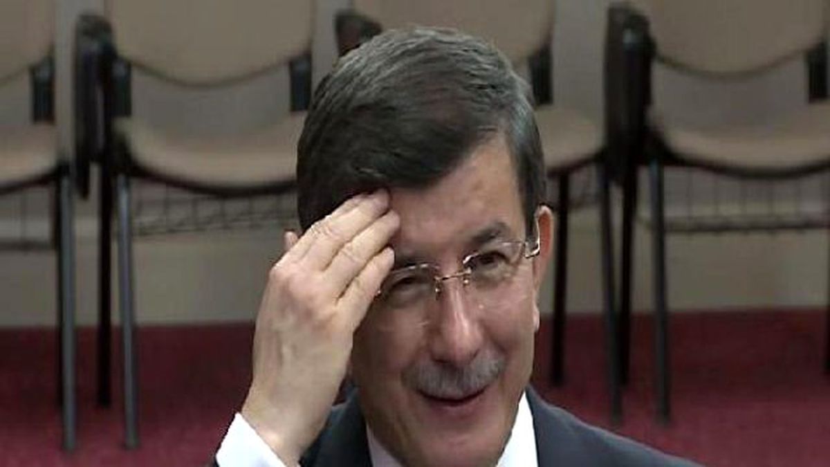 Başbakan Davutoğlu İşaret Diliyle Konuştu