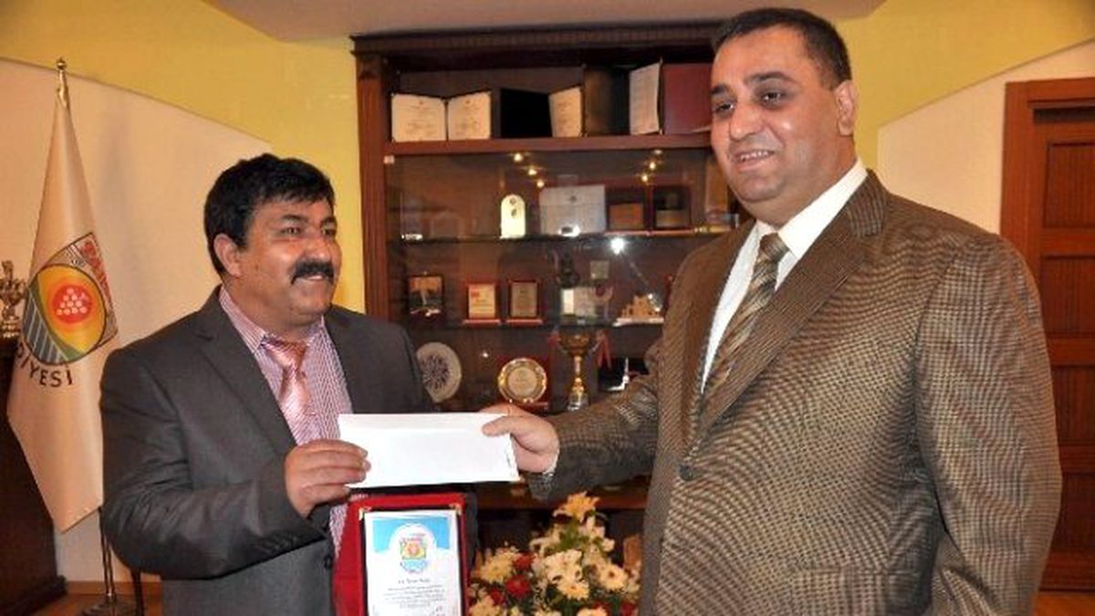 Başkan Can\'dan Emekli Olan Personele Plaket