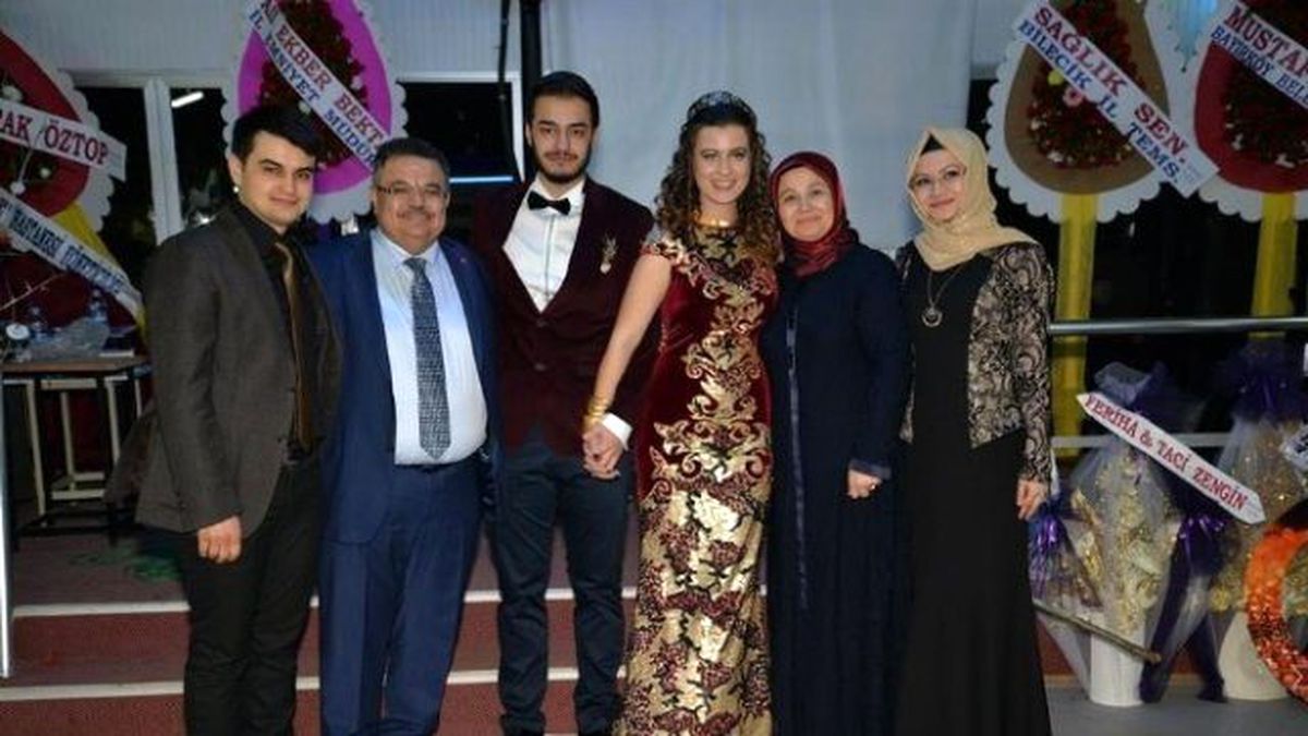 Başkan Yağcı\'nın Oğlunun Nişan Töreninde Siyasetçiler ve Bürokratlar Bir Araya Geldi