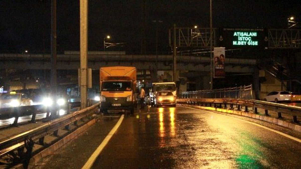Bayrampaşa Alt Geçidini Su Bastı