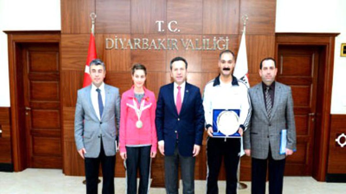 Diyarbakır\'ın Gururu Ceren\'den Vali Aksoy\'a ziyaret