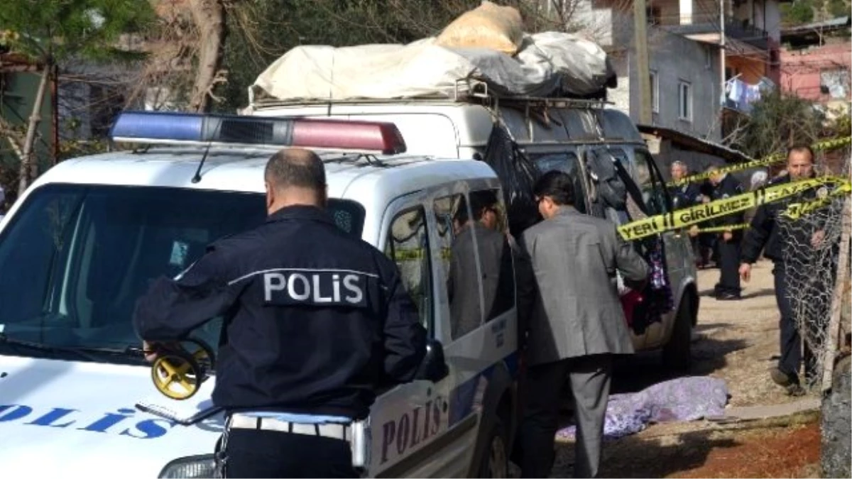 Adana\'da Dört Yaşındaki Metehan Minibüsün Altında Kalarak Öldü