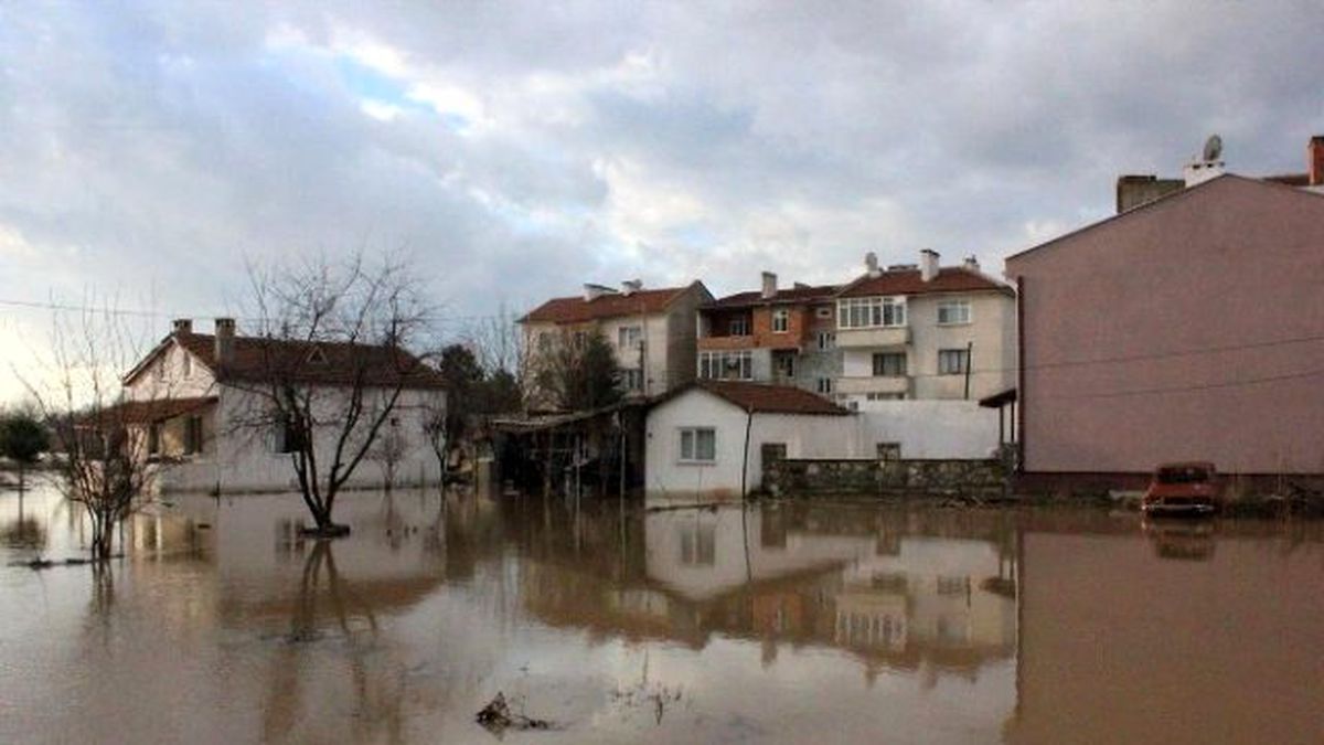 Edirne\'de Sel Suları Karaağaç Mahallesi\'ne Ulaştı