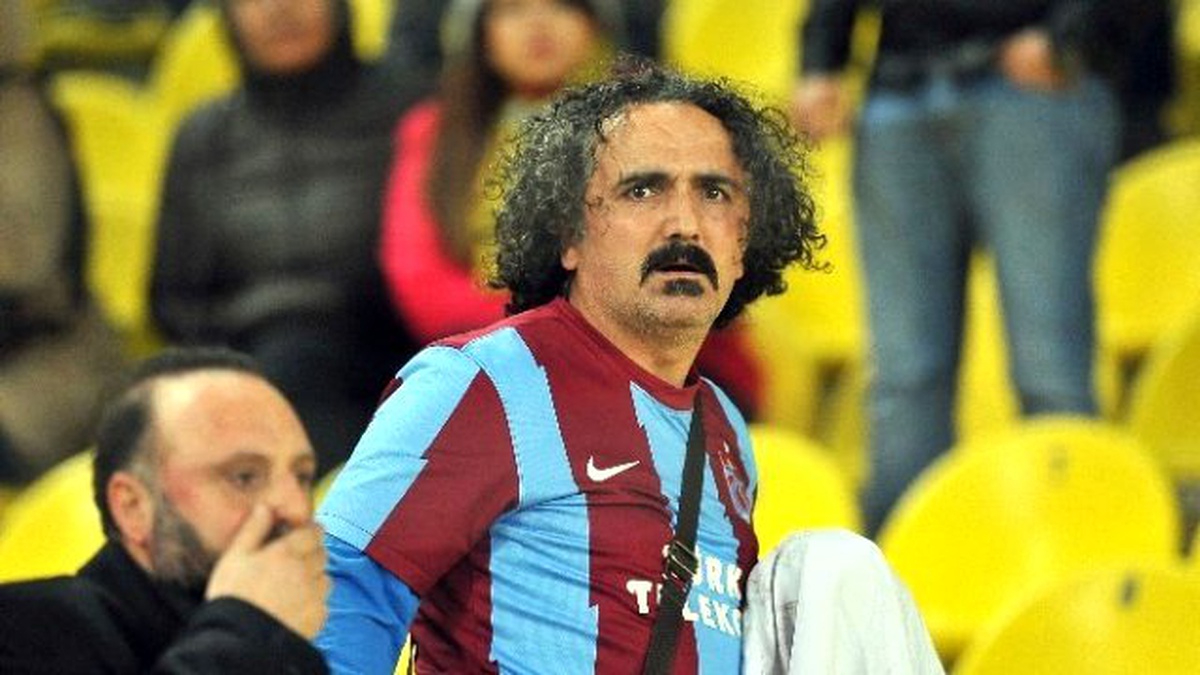 Fenerbahçe - Bayburt Maçında Trabzonspor Bayrağı Kriz Oldu