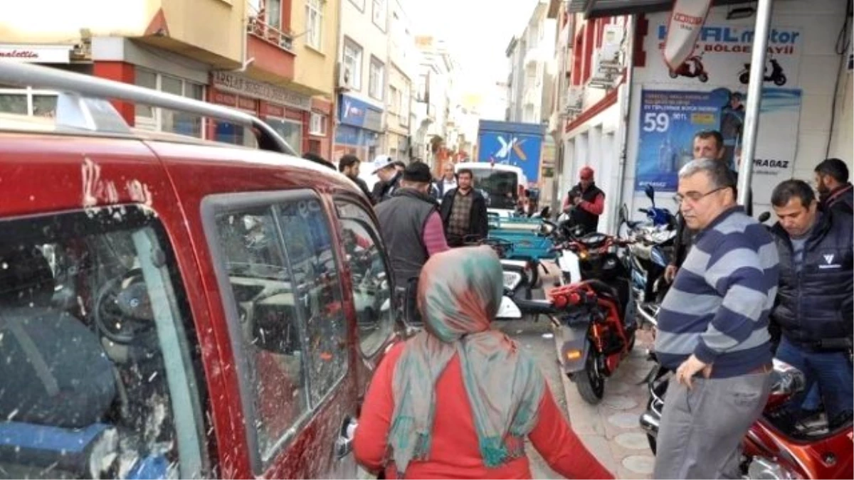 Fren Yerine Gaza Basan Sürücünün Dükkana Daldığı Anlar Kamerada