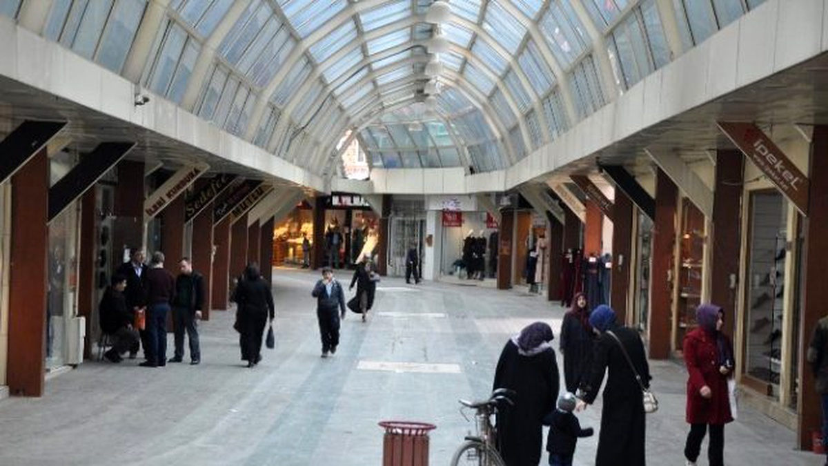 İnegöl\'de Kaldırımlar Artık Yayaların