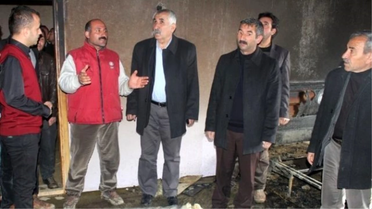 İpekyolu Belediye Eş Başkanı Yardımcısı Halis Çakır, Evi Yanan Aileyi Ziyaret Etti