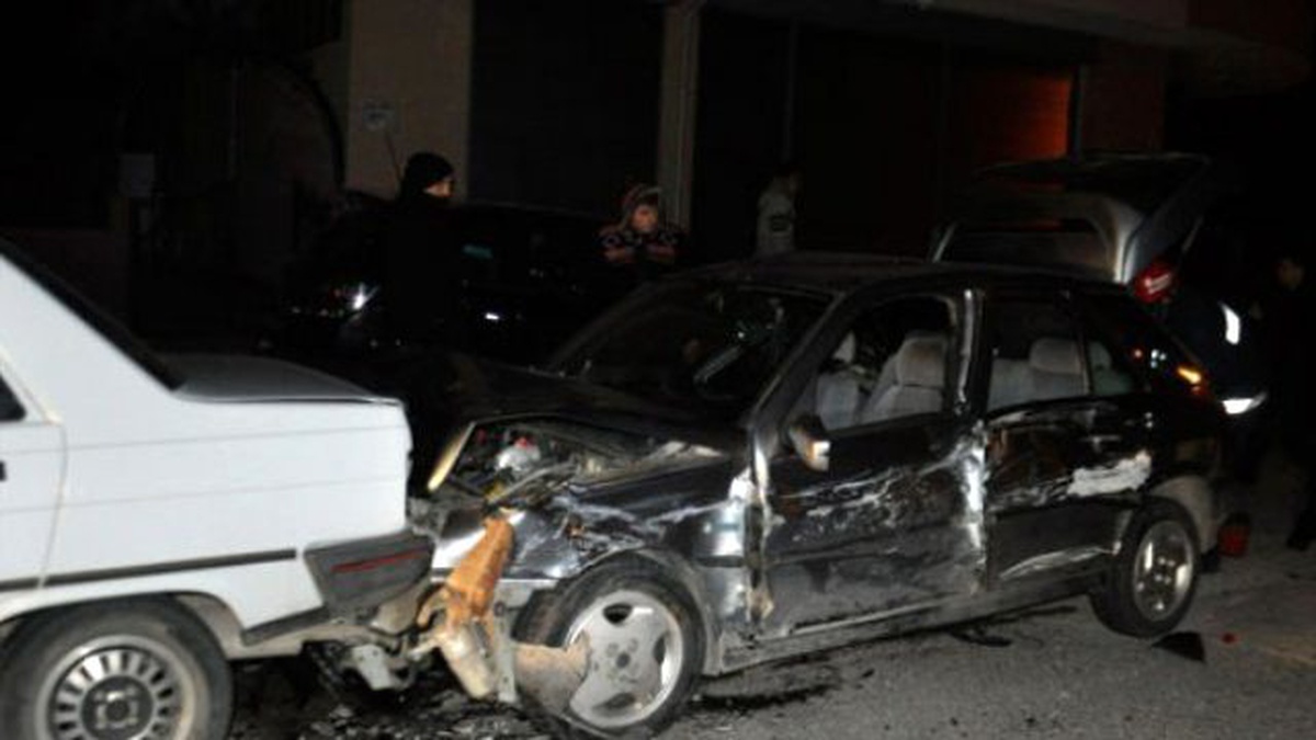 Konya\'da İki Otomobil Çarpıştı: 4 Yaralı