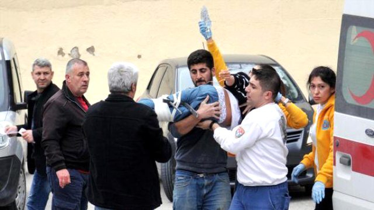 Köpekten Korkup Duvardan Atladı Bacağına Demir Saplandı