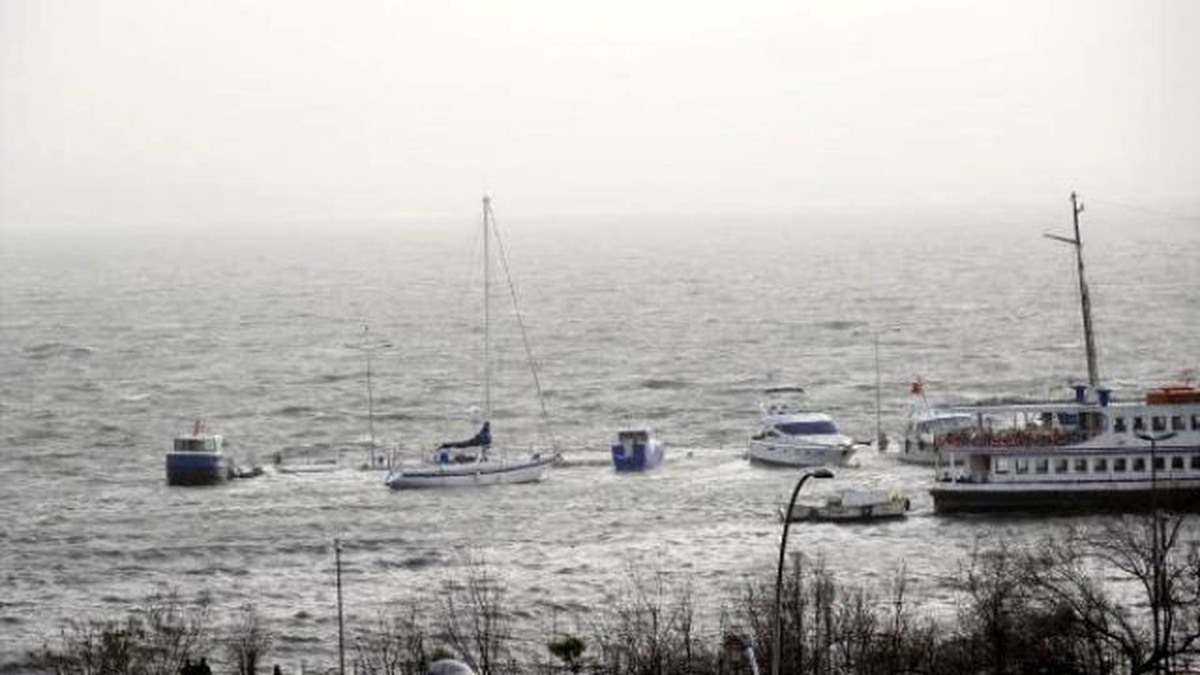 Lodosun Yuttuğu Marina İskelesi İki Gün Sonra Ortaya Çıktı