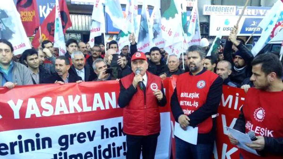 Metal İşçilerinden Grev Erteleme Tepkisi