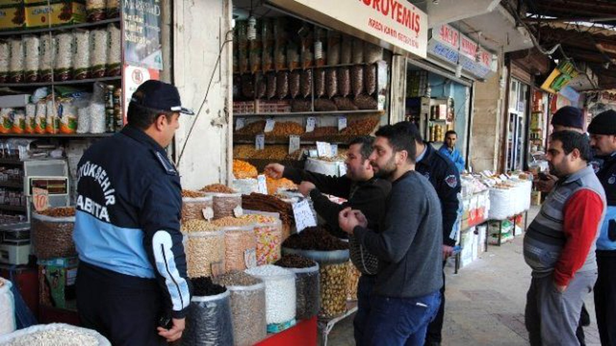 Metreyle Tezgahları Ölçüp Para Cezası Kestiler