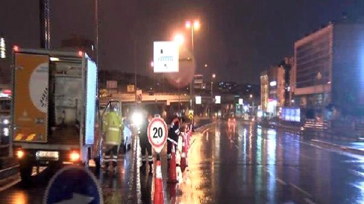 Büyük İstanbul Otogarının Alt Geçidini Su Bastı