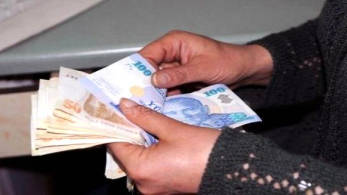 Sosyal Medya\'daki Beyaz Önlüklü Fotoğraflara İnanan Estetik Cerrah, 10 Bin TL Dolandırıldı
