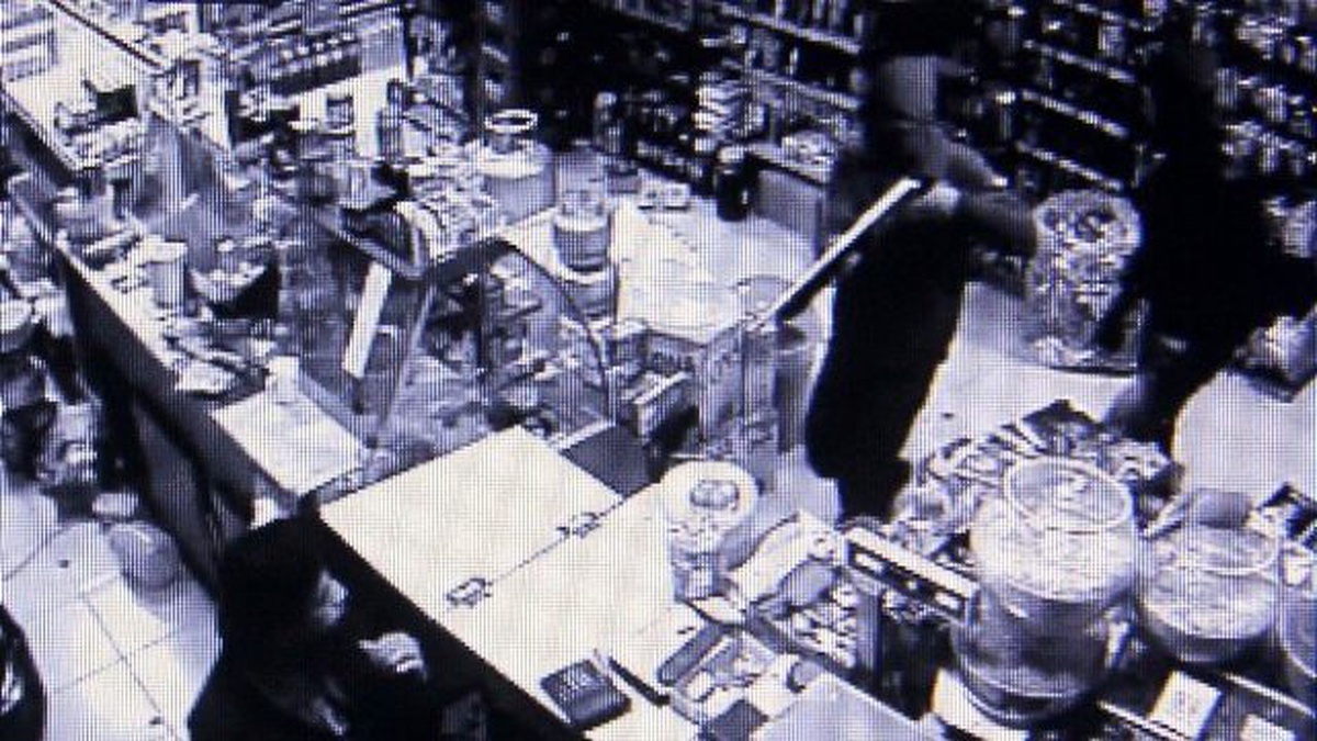 Pompalı Tüfek Tutukluk Yapınca Hem Hayatı Kurtuldu, Hem de Gasptan Kurtuldu