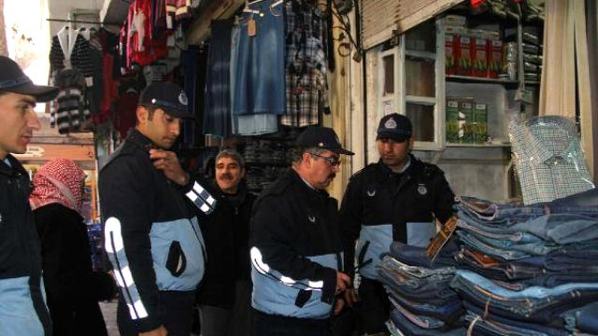 Şanlıurfa\'da Zabıtalardan Yaka Kameralı Denetim