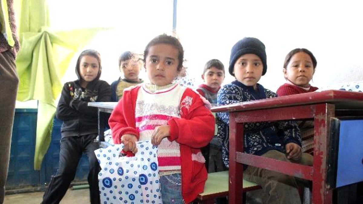 Şanlıurfa\'da Suriyeli Öğrencilere Kırtasiye Yardımı