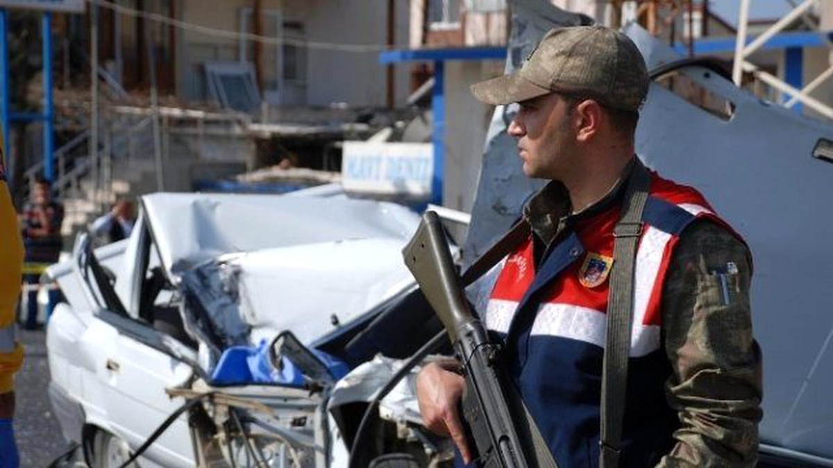 Sürücü Kalp Krizi Geçirdi, Eşi Kazada Öldü