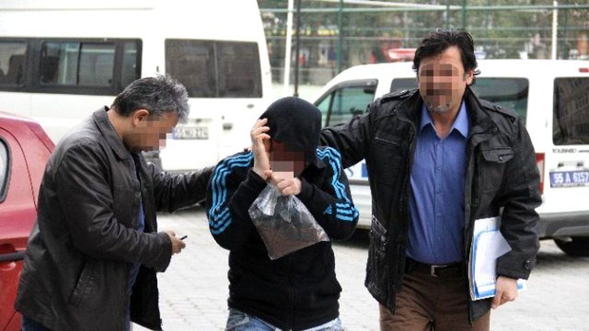 Uyuşturucuyla Yakalanınca Üzerindeki Sahte Parayı Sakladı