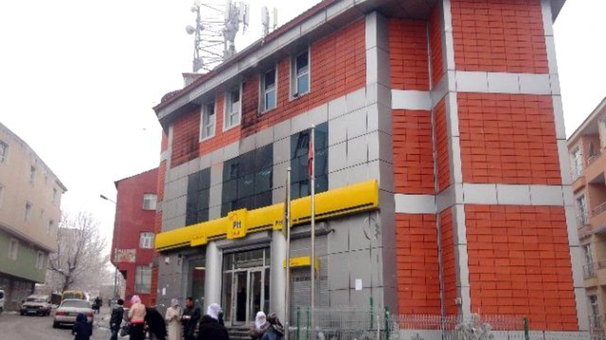 Yakılan PTT Şubesi Tekrar Açıldı