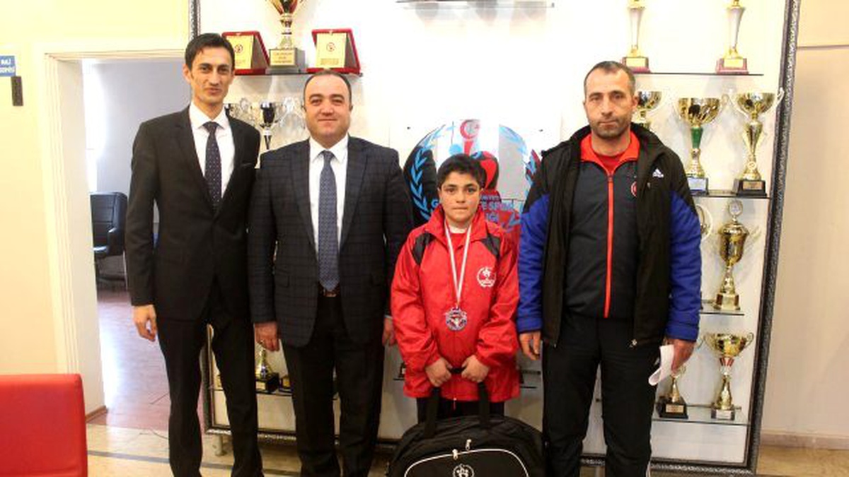 Ağrı\'lı Minik Halterci Türkiye 2.si Oldu