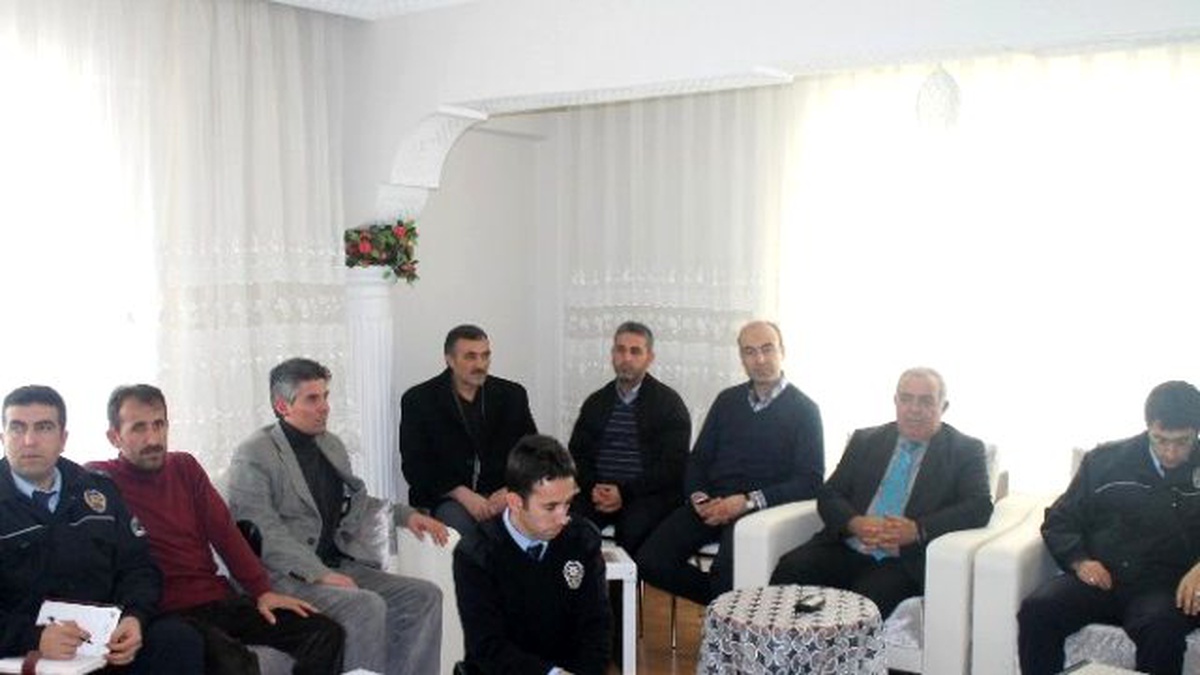 Akdağmadeni Emniyetten Muhtarlara Sinevizyonlu Dolandırıcılık Semineri