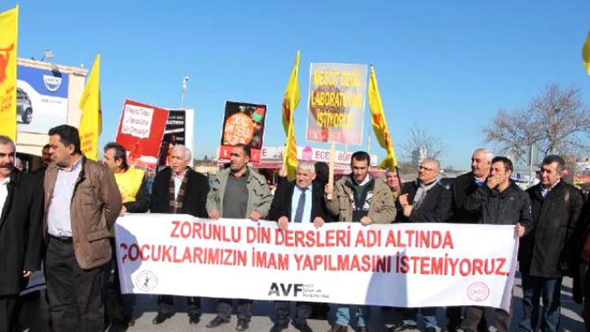 Alevi Derneklerinden Eğitim Protestosu