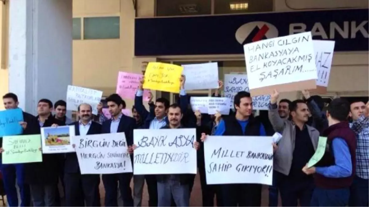 Antalya\'da Bank Asya Protestosu