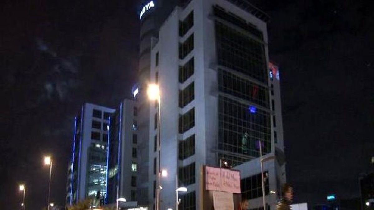 Bank Asya Genel Müdürlüğü Önünde Polis Önlemi Sürüyor