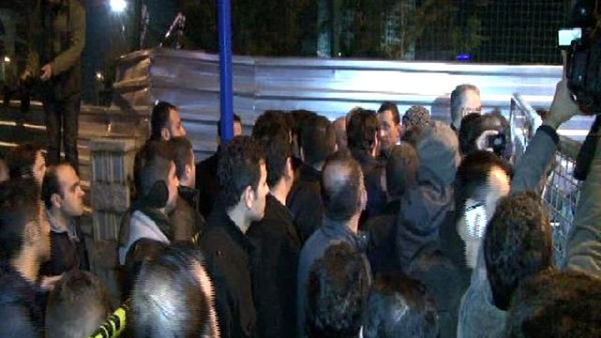 Bank Asya Genel Müdürlüğü Önünde Protesto Gösterisi