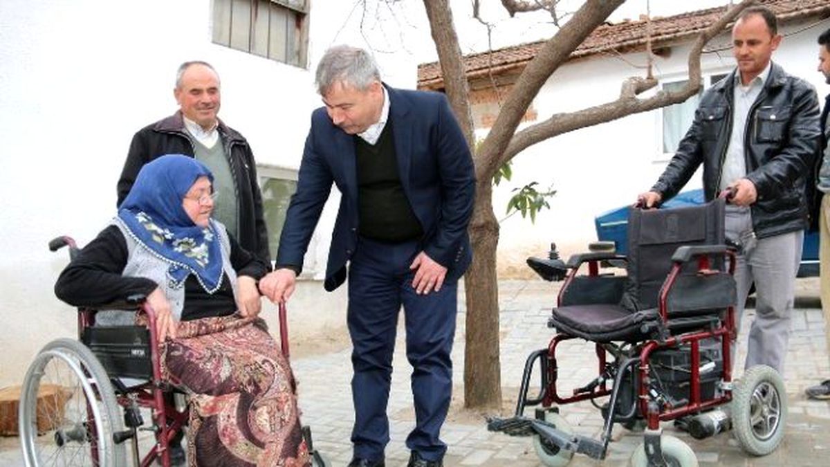 Başkan Yaralı\'dan Yaşlı Kadına Akülü Araba