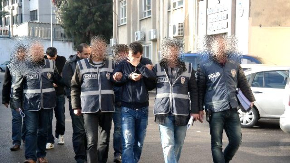 Bayraklı\'daki Cinayetle İlgili 3 Zanlı Tutuklandı