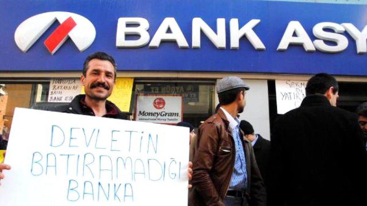 BDDK Kararını Bank Asya\'ya Para Yatırarak Protesto Ettiler