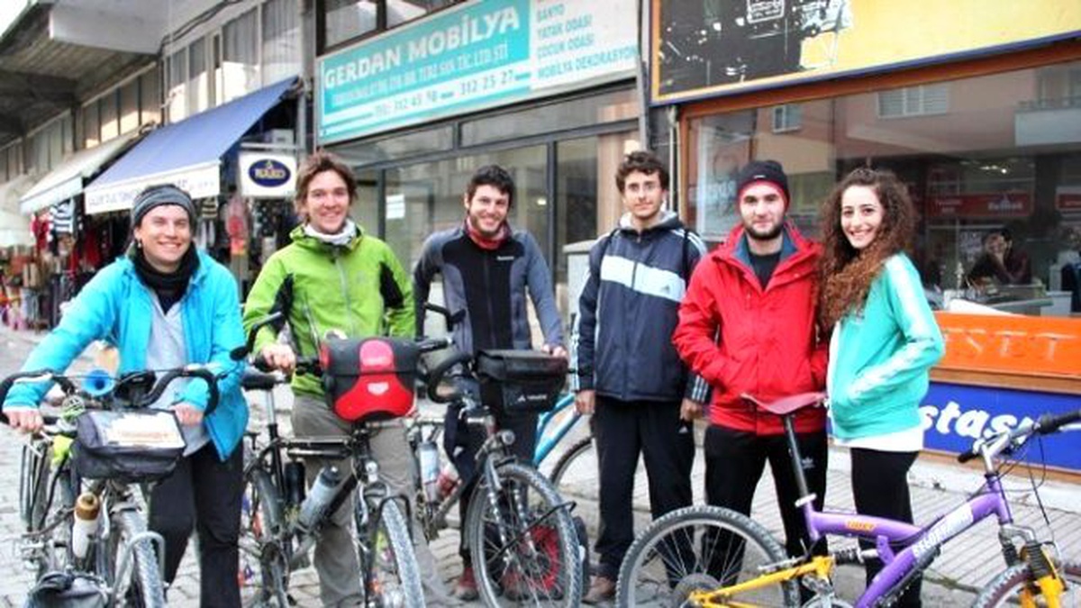 Bisikletle Dünya Turuna Çıkan Fransız Bisikletçiler Artvin\'e Hayran Kaldı