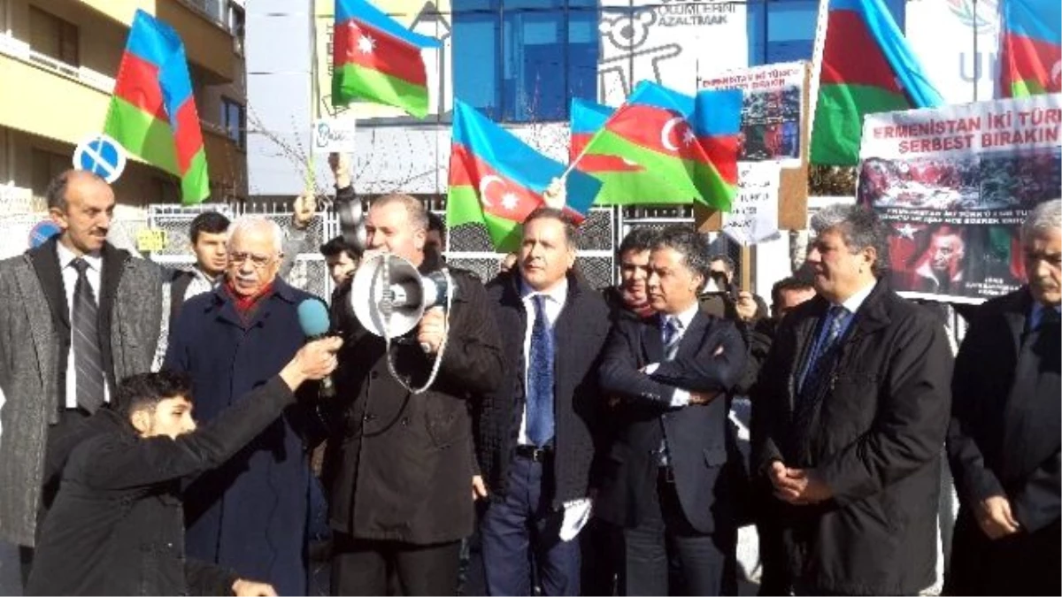 BM Önünde Ermenistan\'daki İki Azeri İçin Eylem