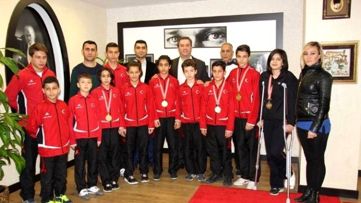 Buca\'ya Taekvando Şampiyonasında Beş Madalya