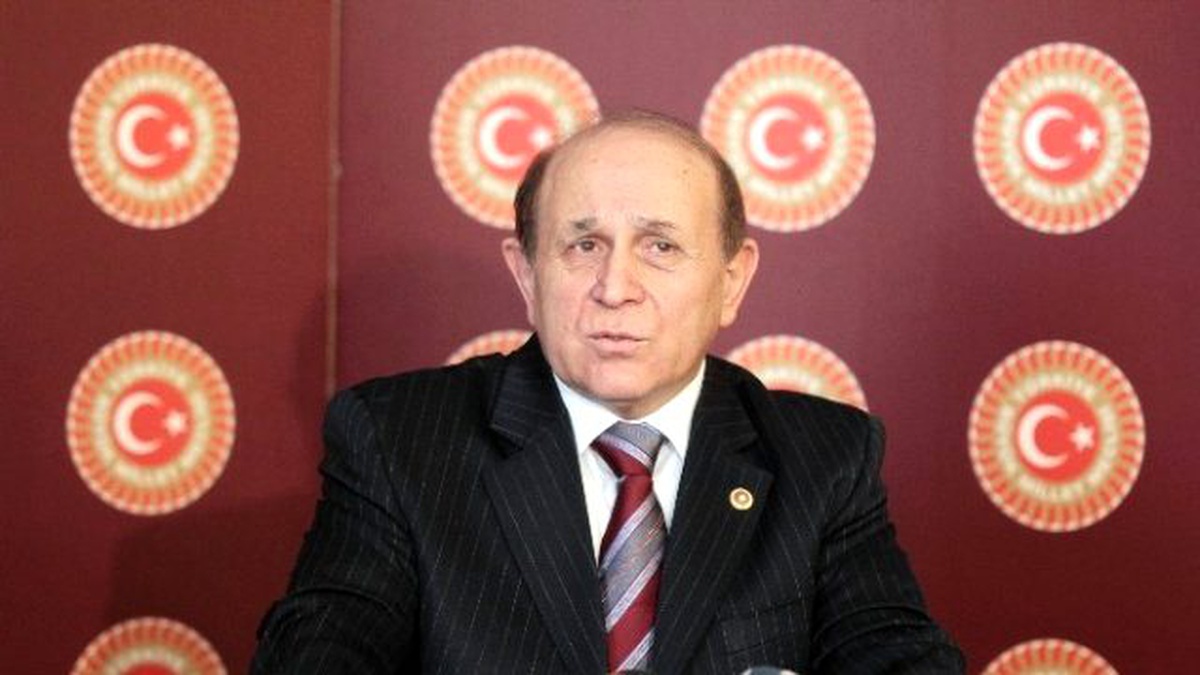 Burhan Kuzu: "Türkiye\'ye Yazık Oluyor"