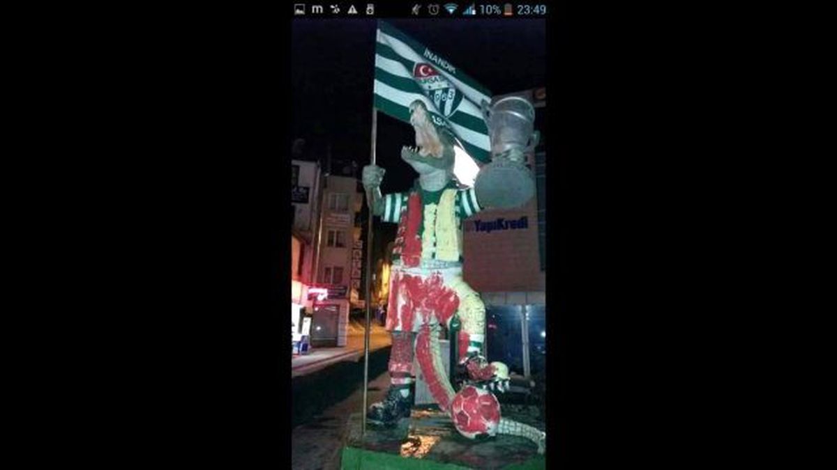 Bursaspor Anıtına Saldırı