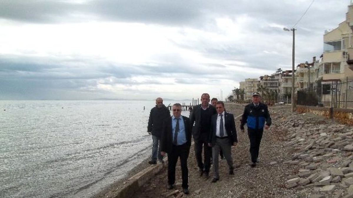 Edremit Sahillerinde Fırtına Sonrası Bakım Onarımlar Başladı