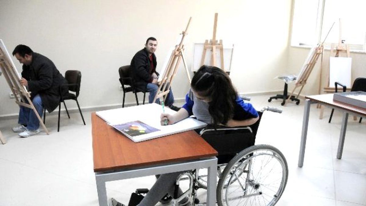 Engelliler İçin İlk Çizim, Bakan Nabi Avcı\'dan
